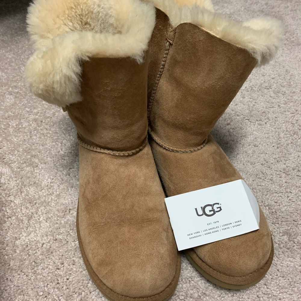 Like new classic Bailey Button II UGG boots!